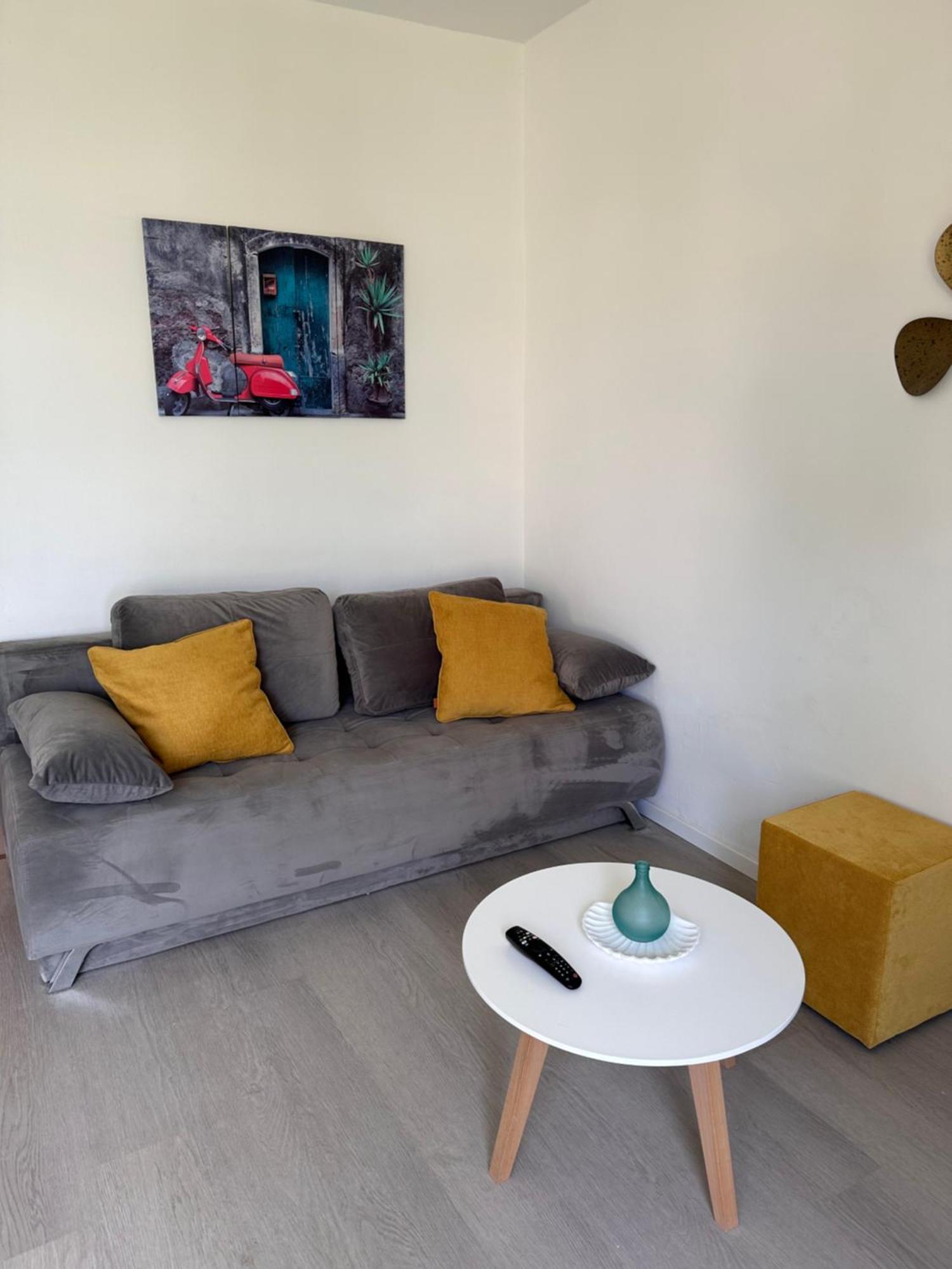 Beach Apartment - 50M From The Beach With Free Parking Биоград-на-Мору Экстерьер фото